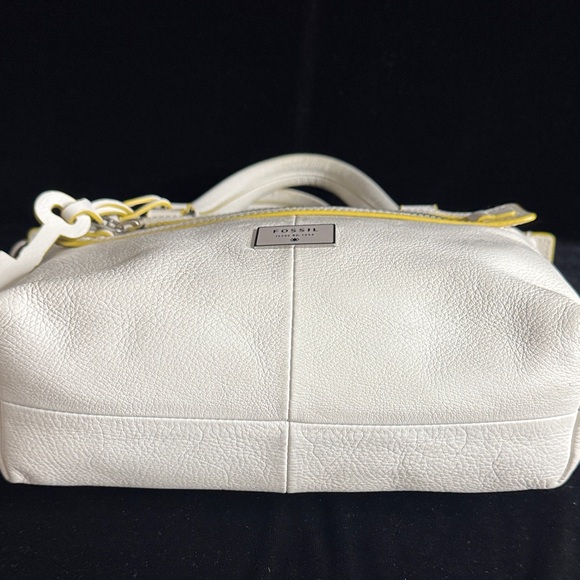 Fossil Soft Leather Cream Shoulder Bag - Picture 6 of 8